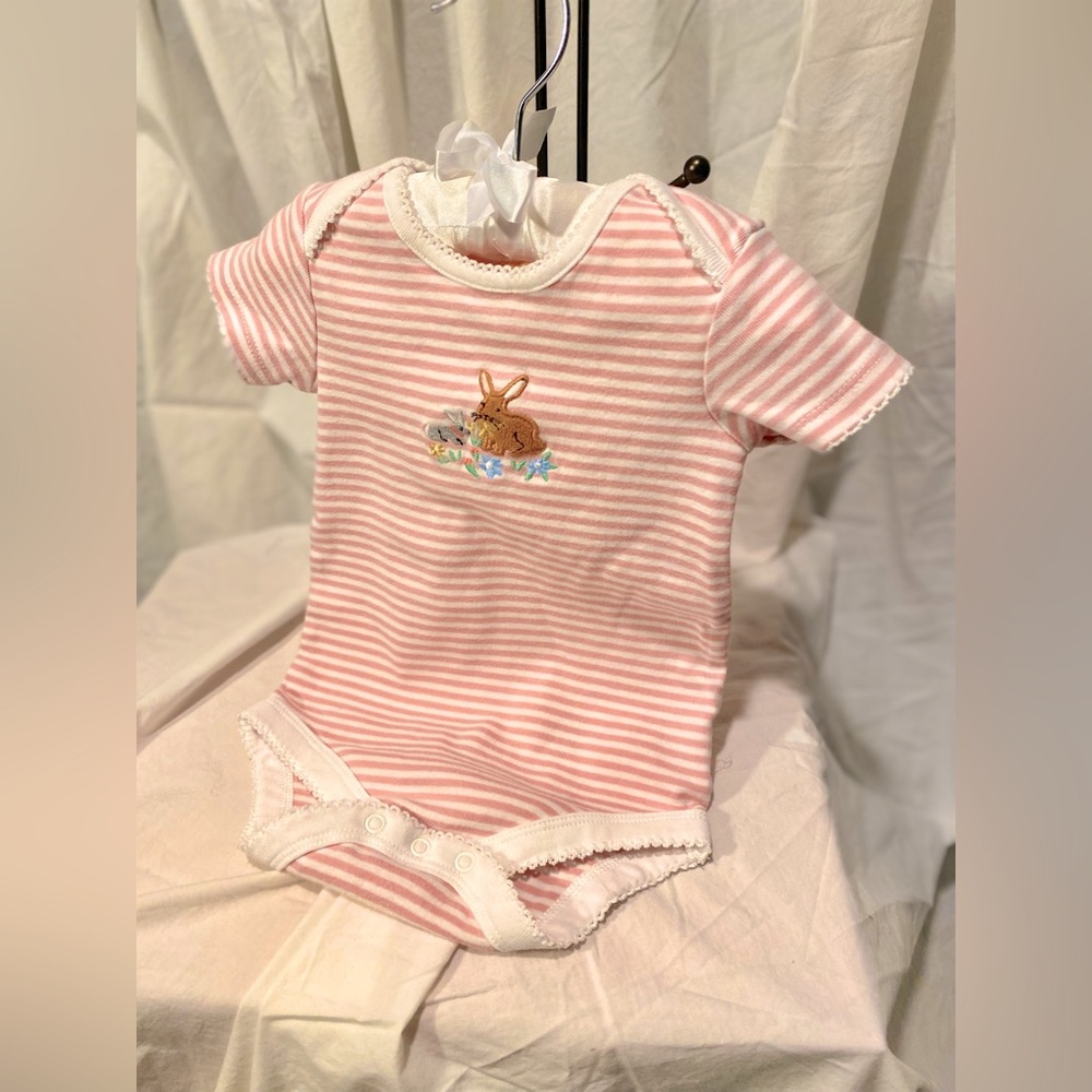 Mini Boden Bunny stripped pink onesies 9-12 month. LIKE NEW CONDITION